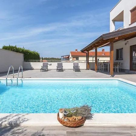 Volme With Private Pool * Medulin