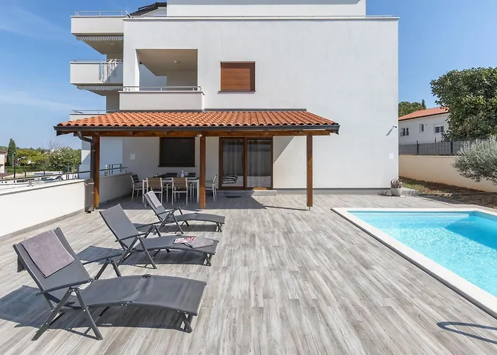 Volme With Private Pool 메덜린