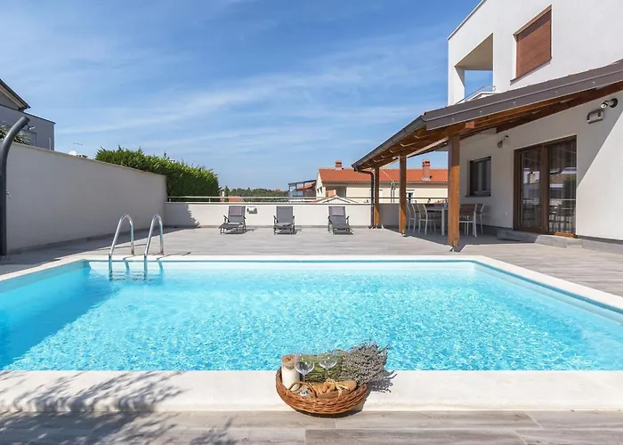 Volme With Private Pool * 메덜린